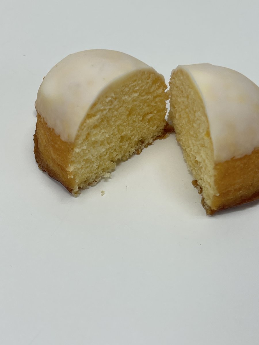 レモンケーキ断面 しっとりとした生地とレモングレーズ