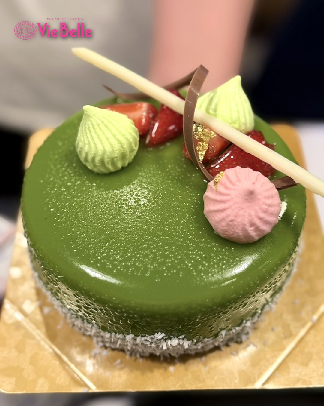 プレジール　苺とピスタチオのケーキ