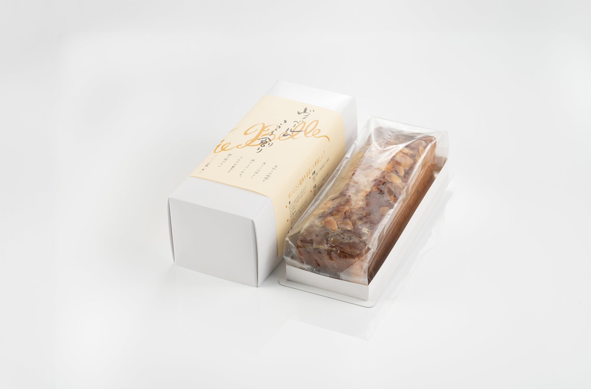 フルーツケーキ 箱入り（実物）